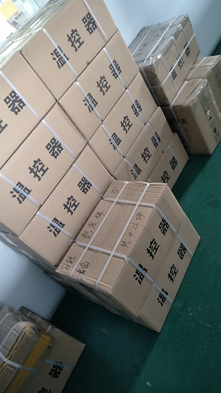 發往省內青島的500支風機盤管溫控器開關今天發出